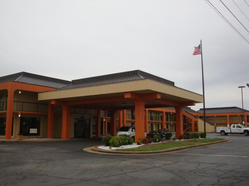 Econo Lodge Inn And Suites - Jackson Exterior photo